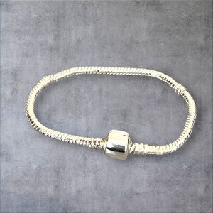 Silver bangle bracelet with a round clasp, stamped .925